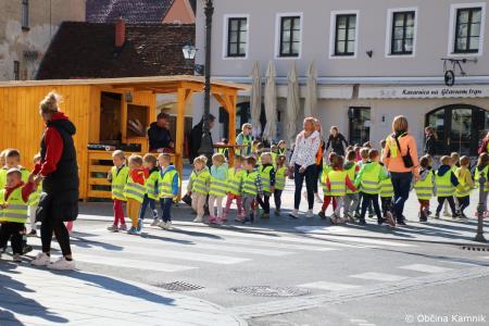 Tudi otroci kamniških šol in vrtcev so bili danes trajnostno povezavi  (40)